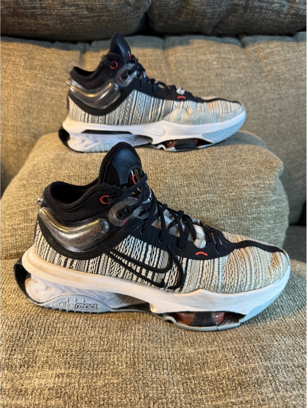 Nike Air Zoom G.T. Jump 2 Basketball Shoes (Size 9) - As-Is For Parts or Repair